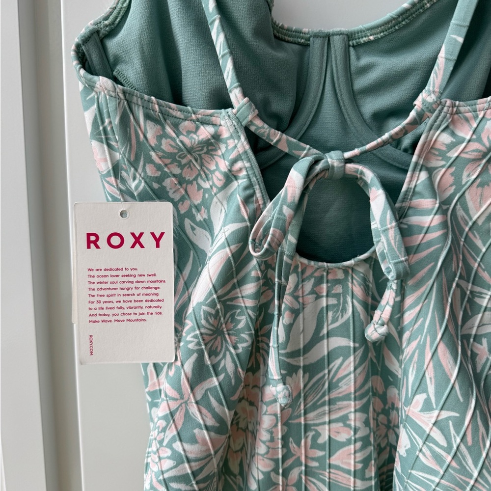 Roxy Swimsuit. NEW. Size XS - Picture 12 of 12